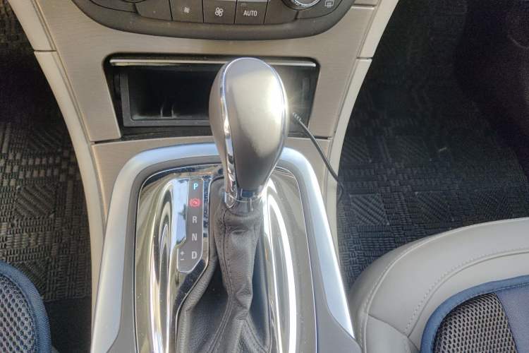 Used Buick Regal 2011 2.0L Comfort Edition Gear Lever