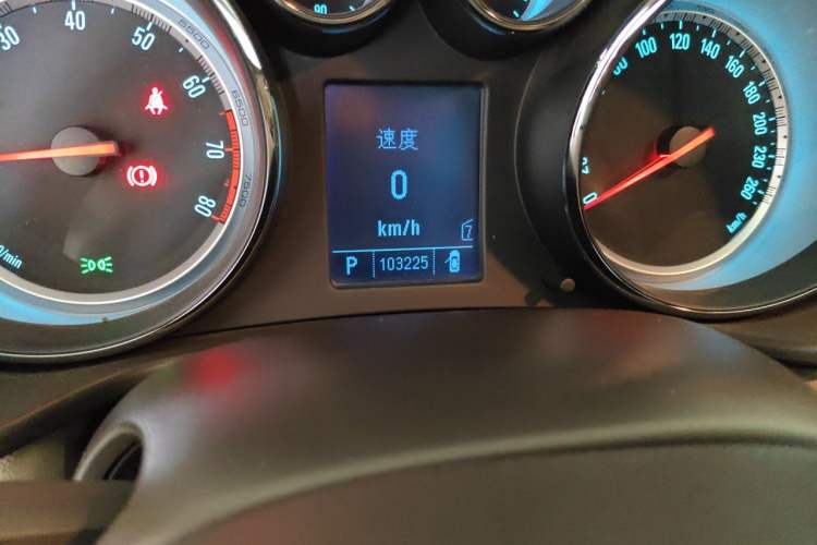 Used Buick Regal 2011 2.0L Comfort Edition Odometer Close Up
