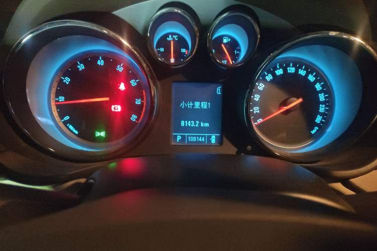 Used Buick Regal 2011 2.0L Comfort Edition Odometer Close Up