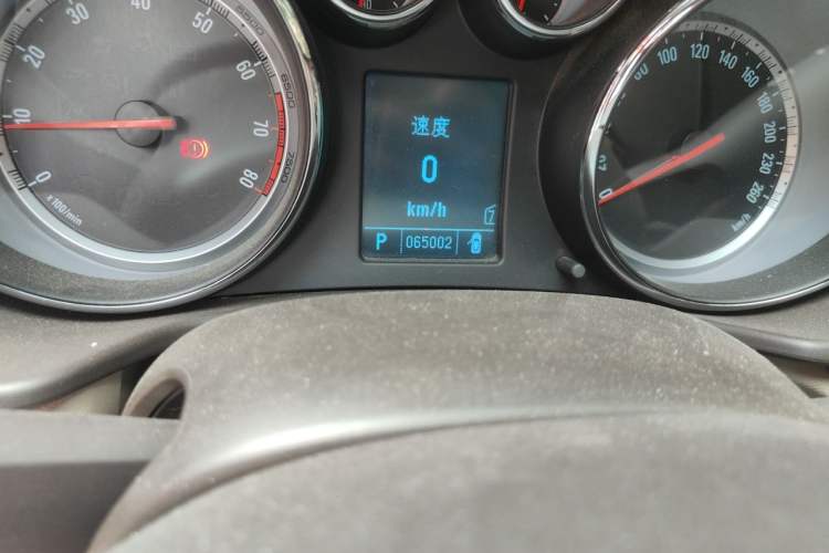 Used Buick Regal 2011 2.0L Comfort Edition Odometer Close Up