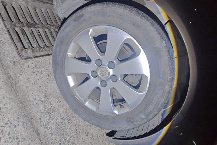 Used Buick Regal 2011 2.0L Comfort Edition Right Front Wheel Hub