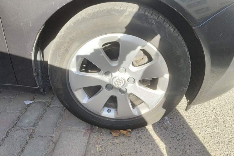 Used Buick Regal 2011 2.0L Comfort Edition Right Front Wheel Hub