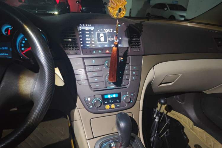Used Buick Regal 2011 2.0L Comfort Edition Audio And AC Panel