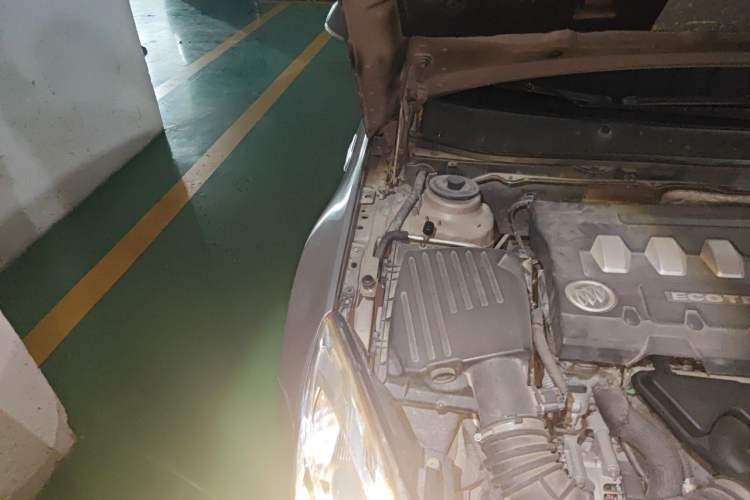 Used Buick Regal 2011 2.0L Comfort Edition Engine Bay Right