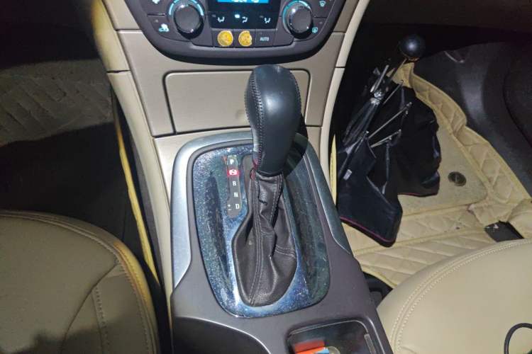 Used Buick Regal 2011 2.0L Comfort Edition Gear Lever