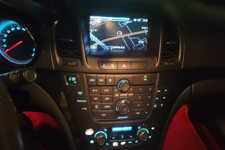 Used Buick Regal 2011 GS 2.0T Super Sport Edition Audio And AC Panel