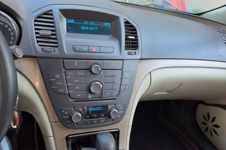 Used Buick Regal 2011 2.0L Comfort Edition Audio And AC Panel