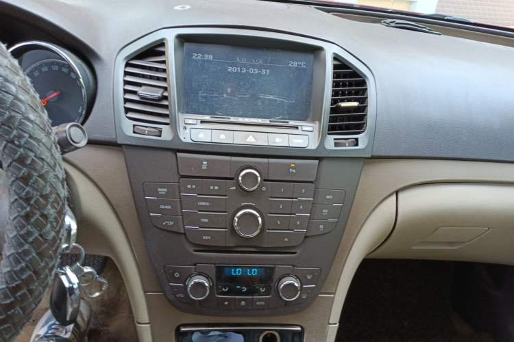 Used Buick Regal 2011 2.0L Comfort Edition Audio And AC Panel