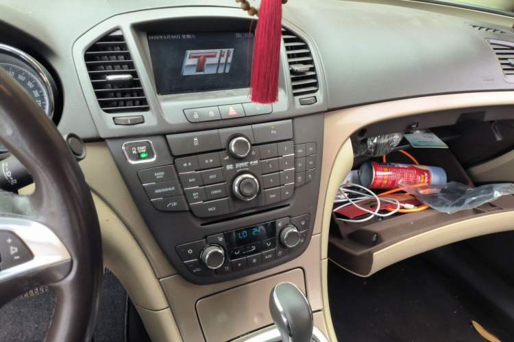 Used Buick Regal 2011 2.4L SIDI Flagship Edition Audio And AC Panel