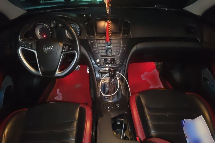 Used Buick Regal 2011 GS 2.0T Super Sport Edition Center Console