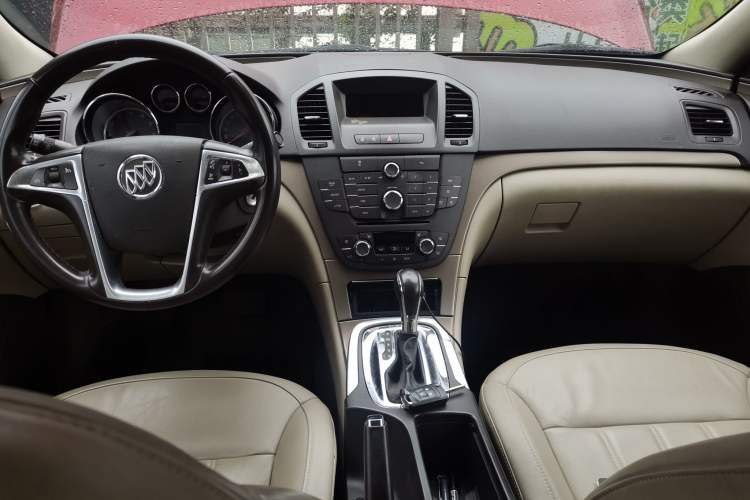 Used Buick Regal 2011 2.0L Comfort Edition Center Console