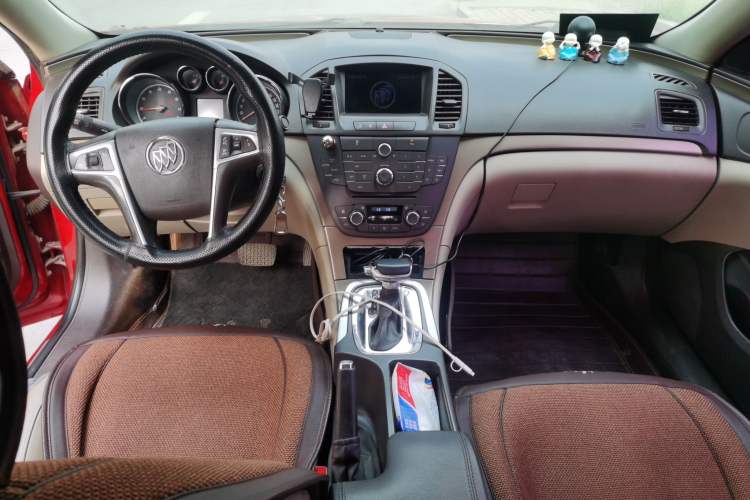 Used Buick Regal 2011 2.4L SIDI Elite Edition Center Console
