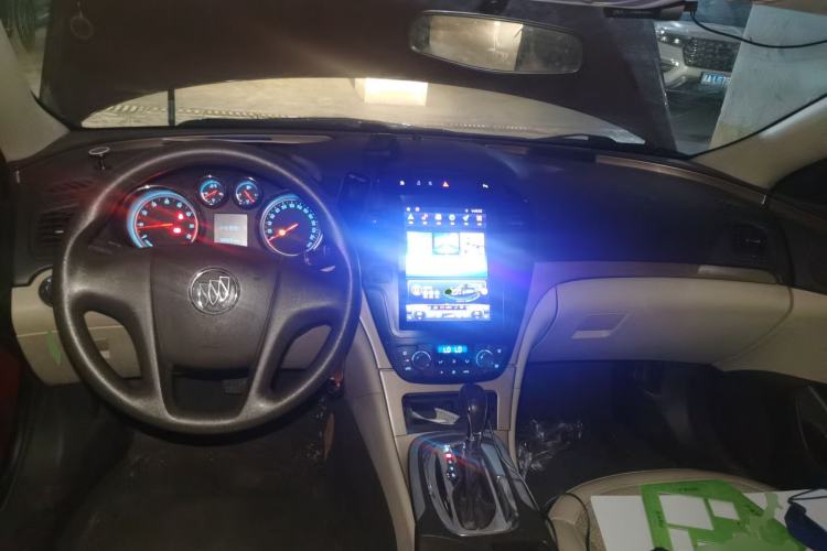 Used Buick Regal 2011 2.0L Comfort Edition Center Console