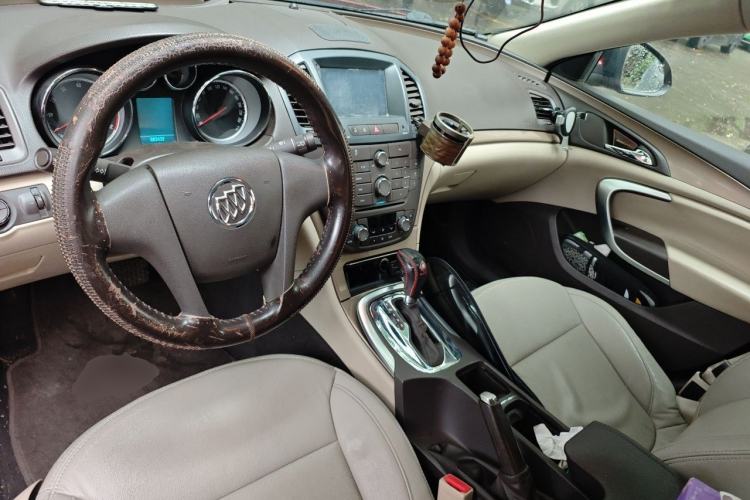 Used Buick Regal 2011 2.0L Comfort Edition Center Console