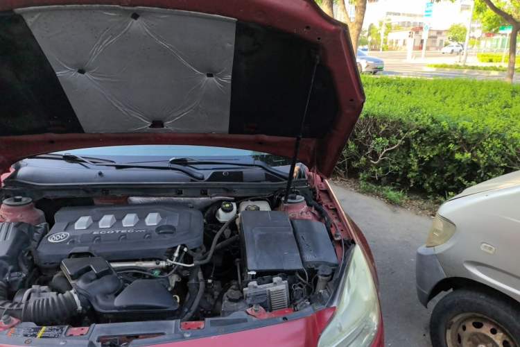 Used Buick Regal 2011 2.0L Comfort Edition Engine Bay Left