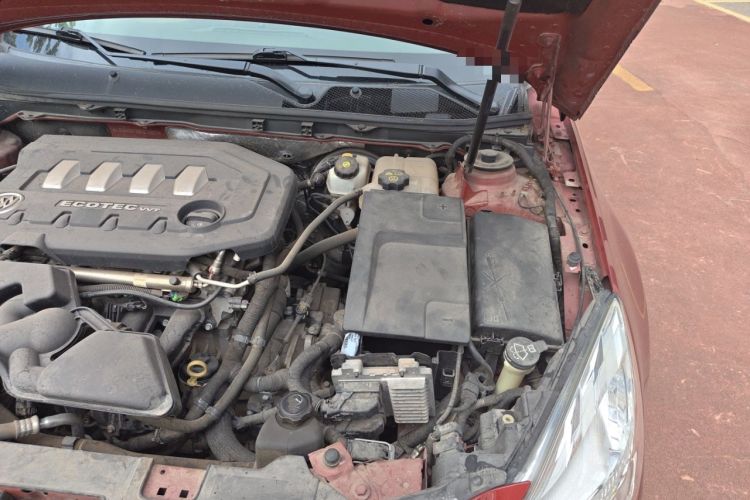 Used Buick Regal 2011 2.0L Comfort Edition Engine Bay Left