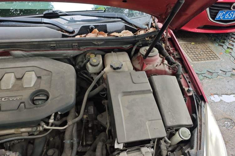 Used Buick Regal 2011 2.0L Comfort Edition Engine Bay Left