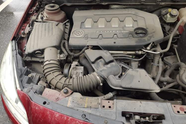 Used Buick Regal 2011 2.0L Comfort Edition Engine Bay Right