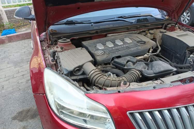 Used Buick Regal 2011 2.0L Comfort Edition Engine Bay Right