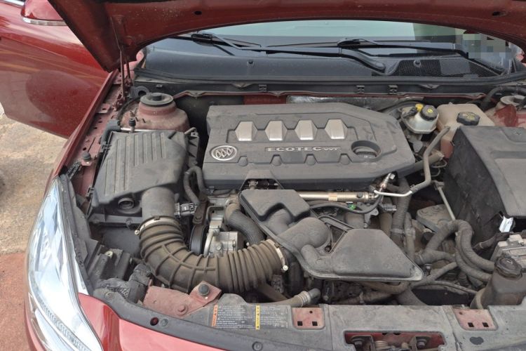 Used Buick Regal 2011 2.0L Comfort Edition Engine Bay Right
