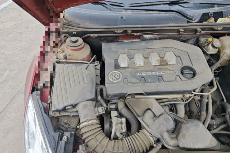 Used Buick Regal 2011 2.0L Comfort Edition Engine Bay Right
