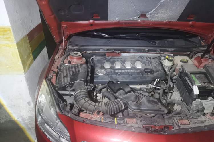 Used Buick Regal 2011 2.0L Comfort Edition Engine Bay Right