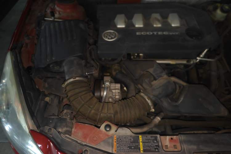 Used Buick Regal 2011 2.0L Comfort Edition Engine Bay Right