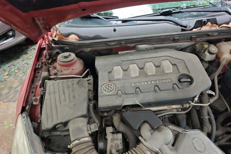 Used Buick Regal 2011 2.0L Comfort Edition Engine Bay Right