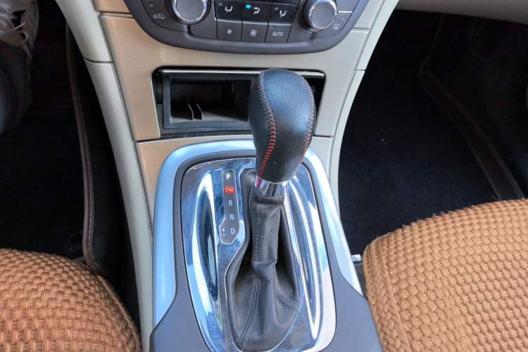 Used Buick Regal 2011 2.0L Comfort Edition Gear Lever