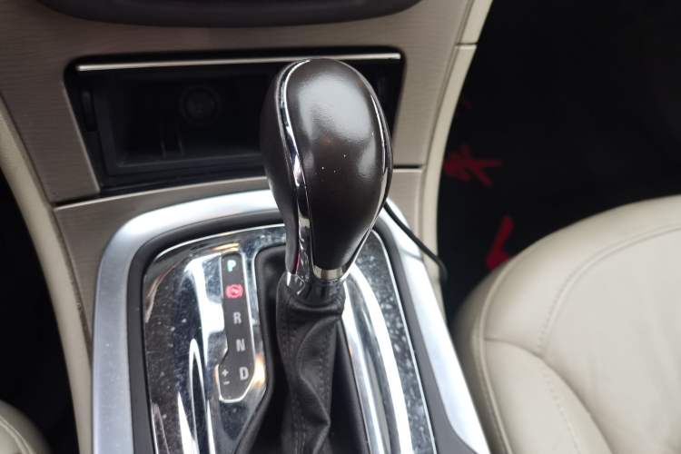 Used Buick Regal 2011 2.0L Comfort Edition Gear Lever