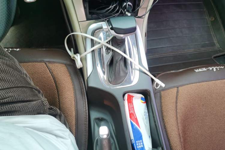 Used Buick Regal 2011 2.4L SIDI Elite Edition Gear Lever