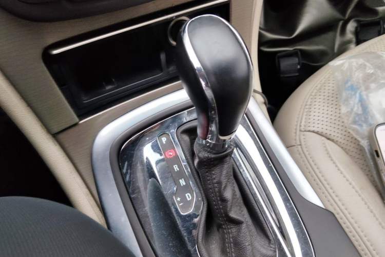 Used Buick Regal 2011 2.4L SIDI Comfort Edition Gear Lever