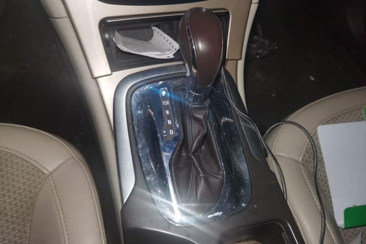 Used Buick Regal 2011 2.0L Comfort Edition Gear Lever