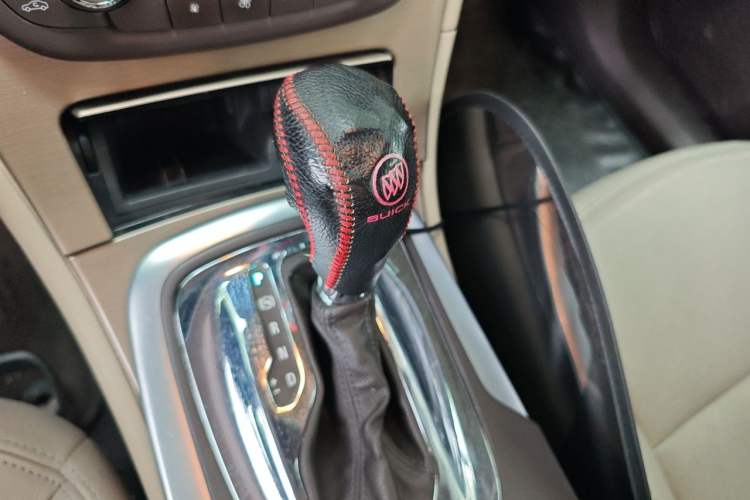 Used Buick Regal 2011 2.0L Comfort Edition Gear Lever