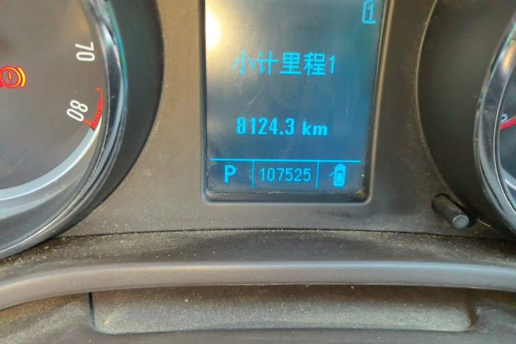Used Buick Regal 2011 2.0L Comfort Edition Odometer Close Up