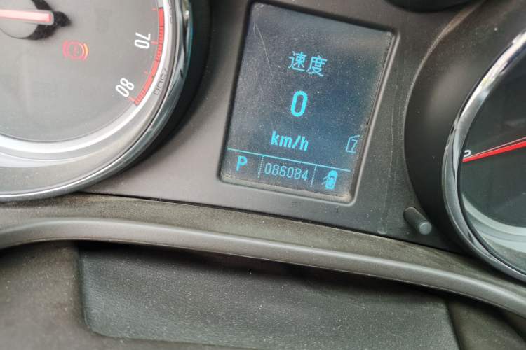 Used Buick Regal 2011 2.4L SIDI Elite Edition Odometer Close Up