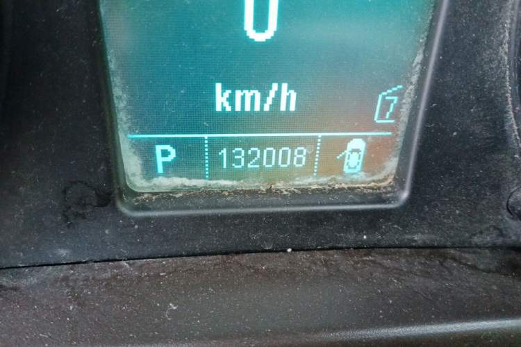 Used Buick Regal 2011 2.0L Comfort Edition Odometer Close Up