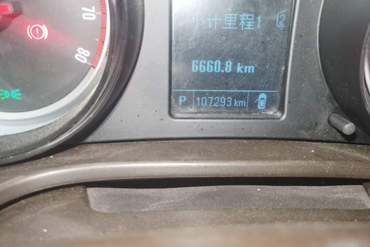 Used Buick Regal 2011 2.0L Comfort Edition Odometer Close Up
