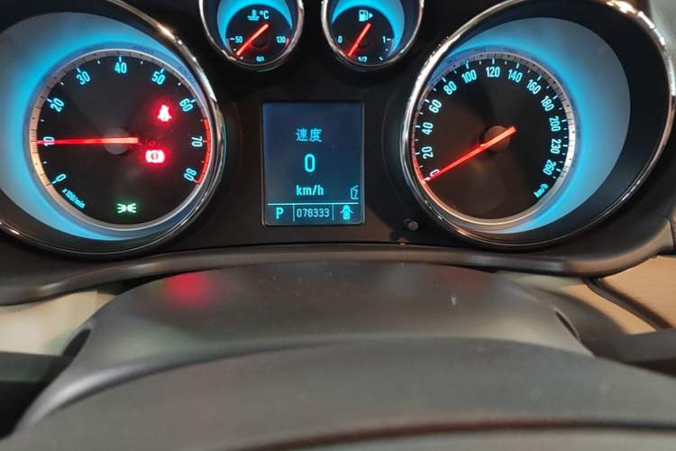 Used Buick Regal 2011 2.0L Comfort Edition Odometer Close Up