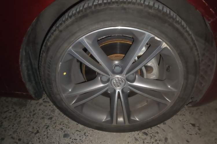 Used Buick Regal 2011 GS 2.0T Super Sport Edition Right Front Wheel Hub