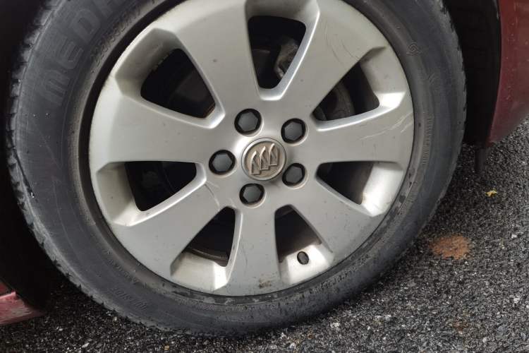 Used Buick Regal 2011 2.0L Comfort Edition Right Front Wheel Hub
