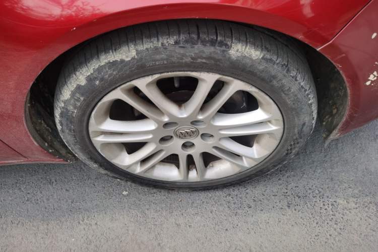 Used Buick Regal 2011 2.4L SIDI Elite Edition Right Front Wheel Hub