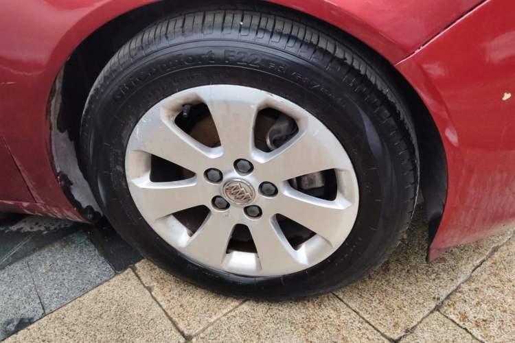 Used Buick Regal 2011 2.4L SIDI Comfort Edition Right Front Wheel Hub