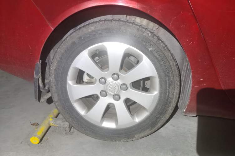 Used Buick Regal 2011 2.0L Comfort Edition Right Front Wheel Hub