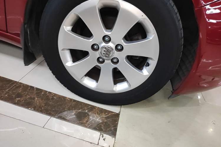 Used Buick Regal 2011 2.0L Comfort Edition Right Front Wheel Hub