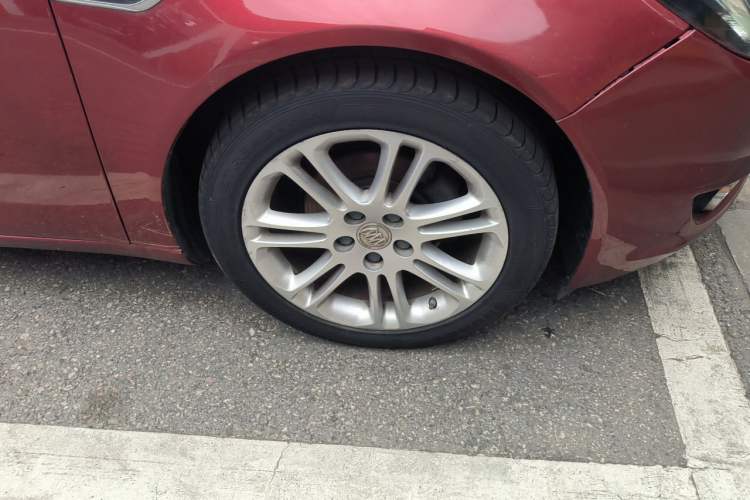 Used Buick Regal 2011 2.4L SIDI Flagship Edition Right Front Wheel Hub