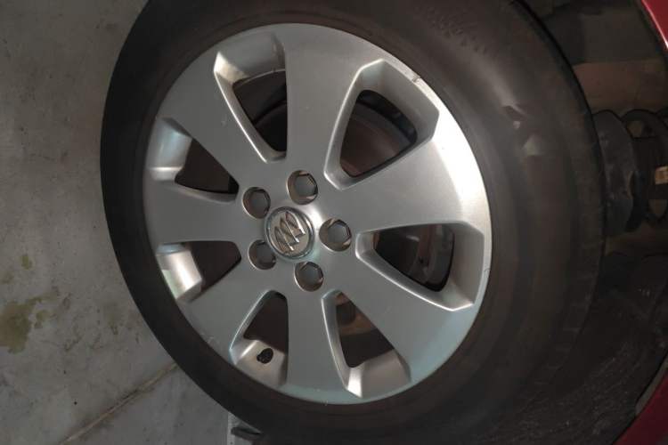 Used Buick Regal 2011 2.0L Comfort Edition Right Front Wheel Hub