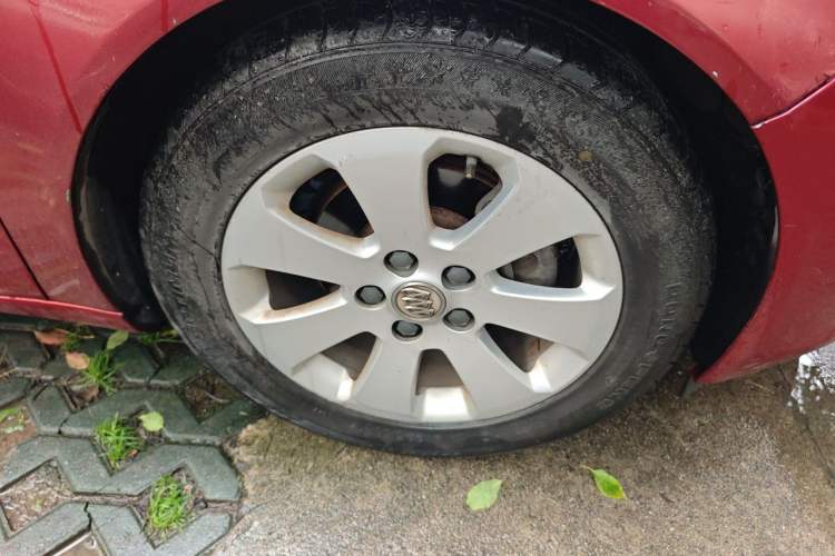 Used Buick Regal 2011 2.0L Comfort Edition Right Front Wheel Hub