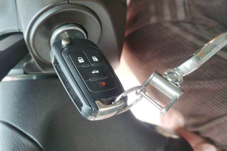 Used Buick Regal 2011 2.4L SIDI Elite Edition Vehicle Key