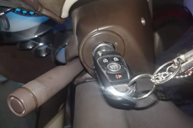 Used Buick Regal 2011 2.0L Comfort Edition Vehicle Key